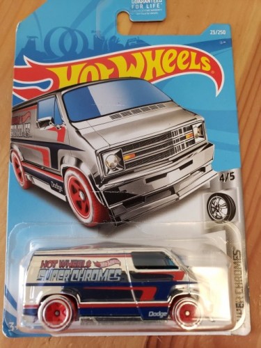 Custom '77 Dodge Van - Chrome